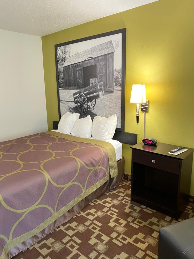 Super 8 By Wyndham Independence Ia Otel Dış mekan fotoğraf