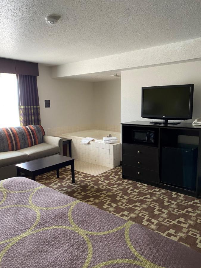 Super 8 By Wyndham Independence Ia Otel Dış mekan fotoğraf