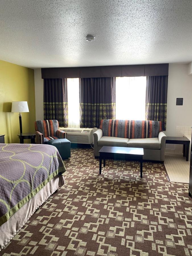 Super 8 By Wyndham Independence Ia Otel Dış mekan fotoğraf