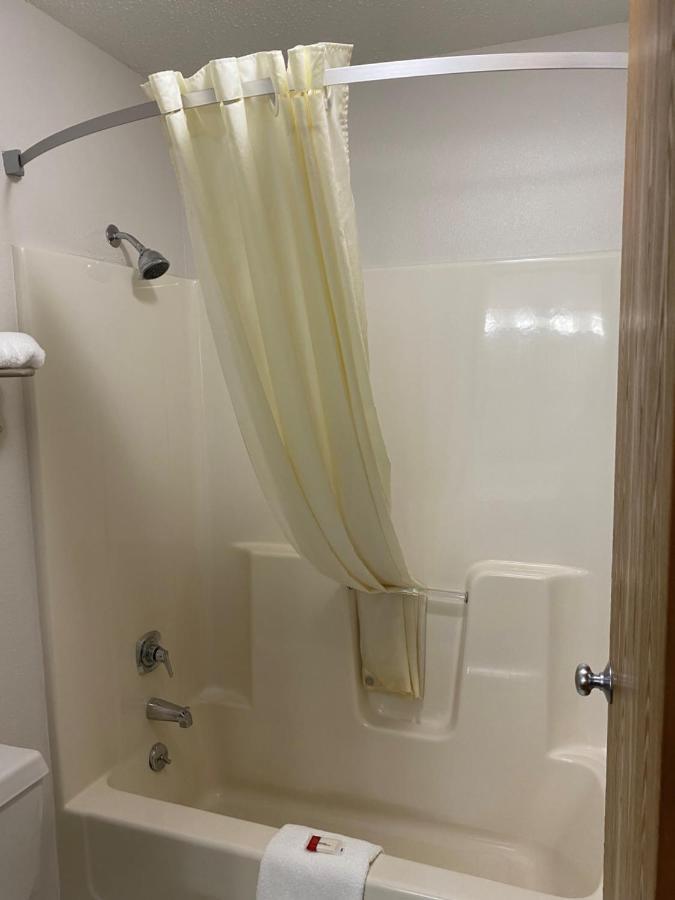 Super 8 By Wyndham Independence Ia Otel Dış mekan fotoğraf
