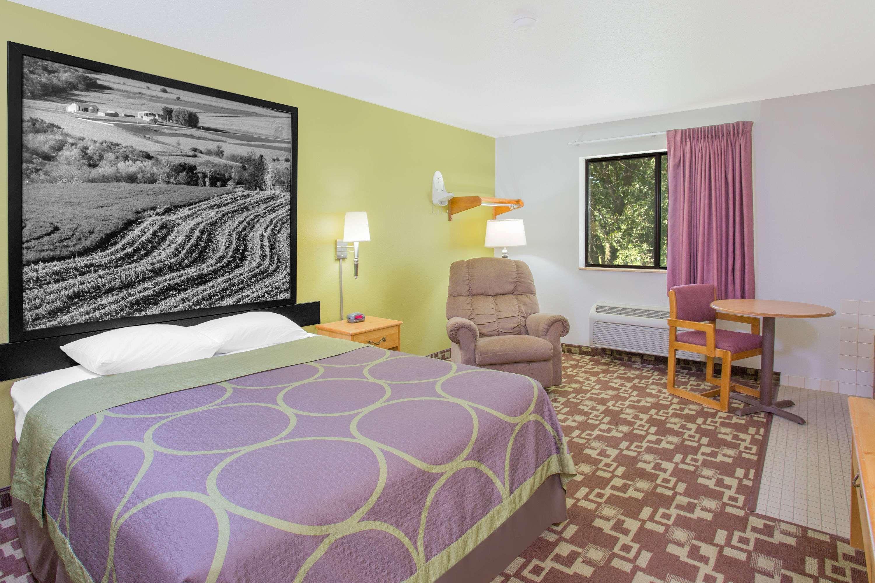 Super 8 By Wyndham Independence Ia Otel Dış mekan fotoğraf